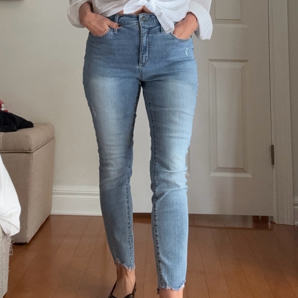 Universal Thread Light Blue High Rise Skinny Jeans with raw hem Size 8